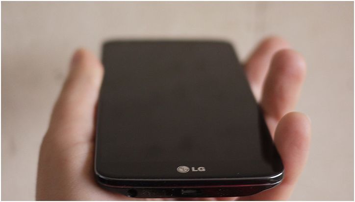 Где у него кнопка? Обзор смартфона LG G2