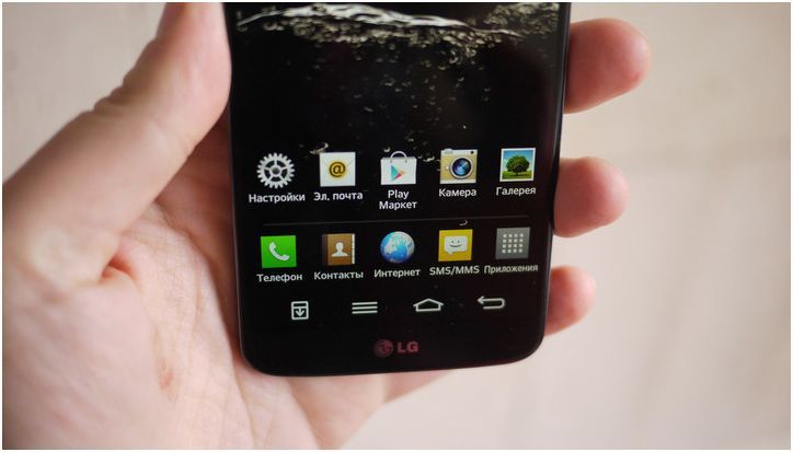 Где у него кнопка? Обзор смартфона LG G2