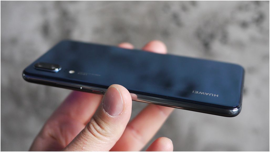 Обзор смартфона Huawei P20: машинный разум на службе у камер