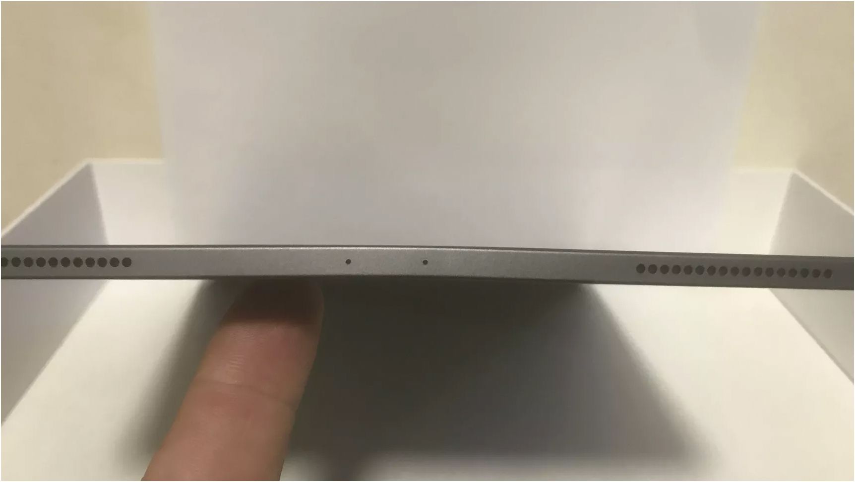В Apple назвали нормой погнутые iPad Pro