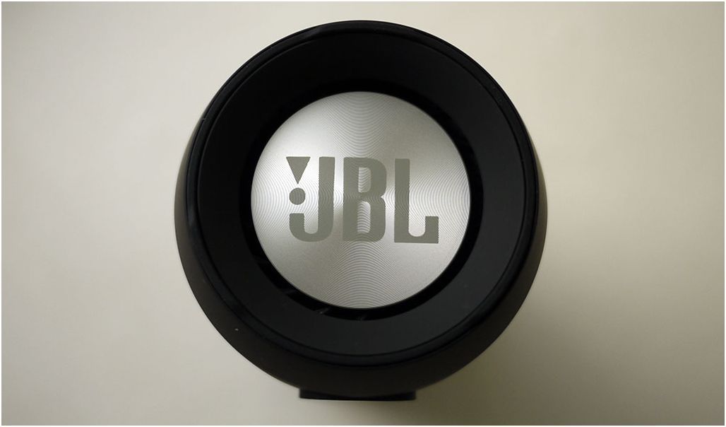 Обзор портативной колонки JBL Charge 2: акустика и электричество