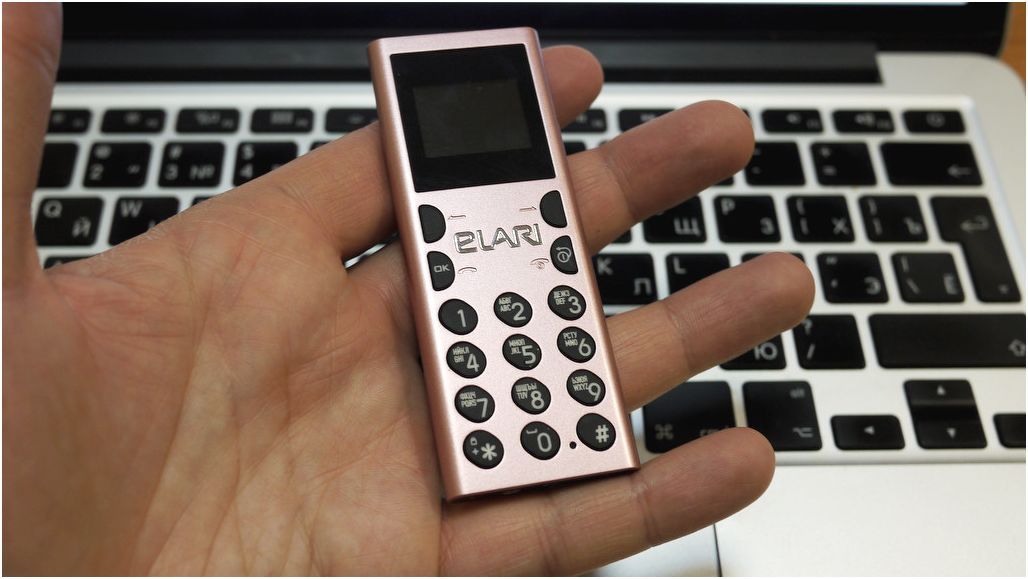 Обзор "анти-смартфона" Elari NanoPhone C: "звонилка" со связями