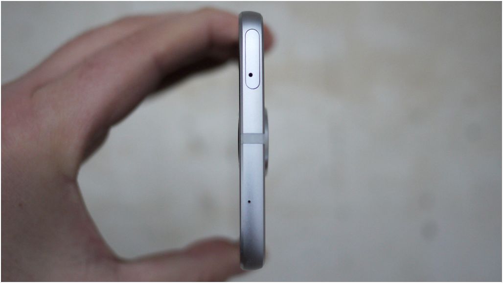 Обзор смартфона Lenovo Moto Z Play: долгожитель с "прикладными" добавками