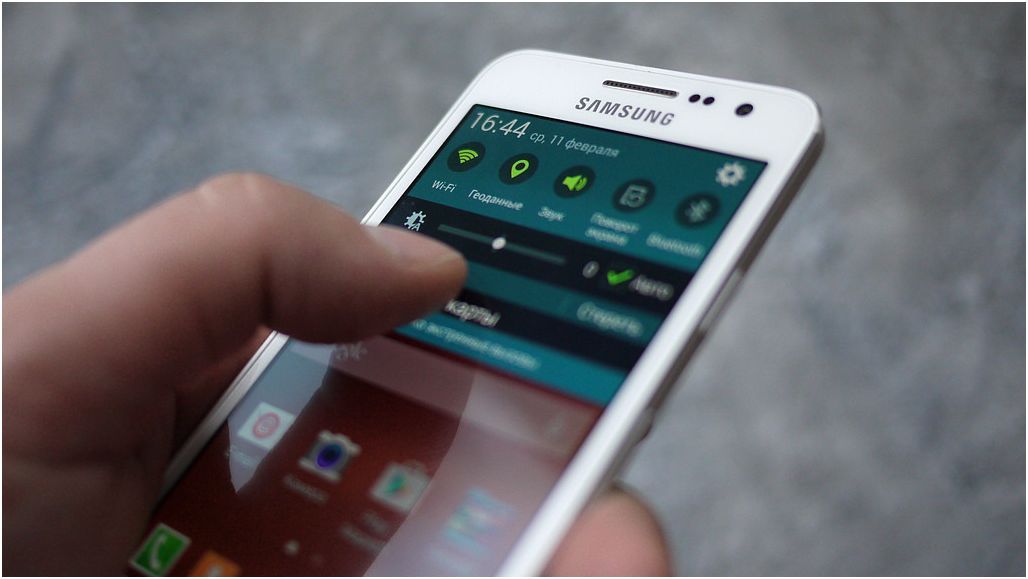Обзор смартфона Samsung Galaxy A3: стильный "середнячок"
