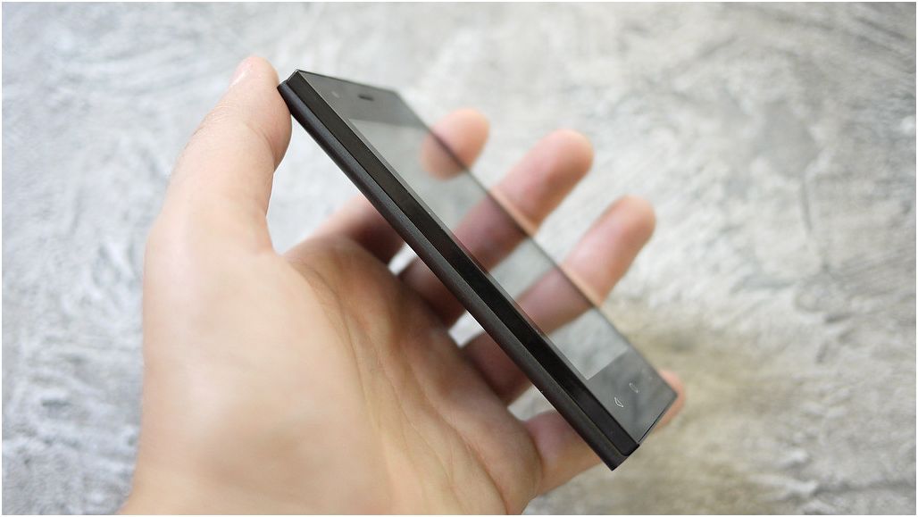 Обзор смартфона Highscreen Pure F: с "леденцом" без примесей