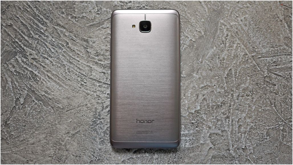Обзор смартфона Huawei Honor 5C: в "железной" обертке