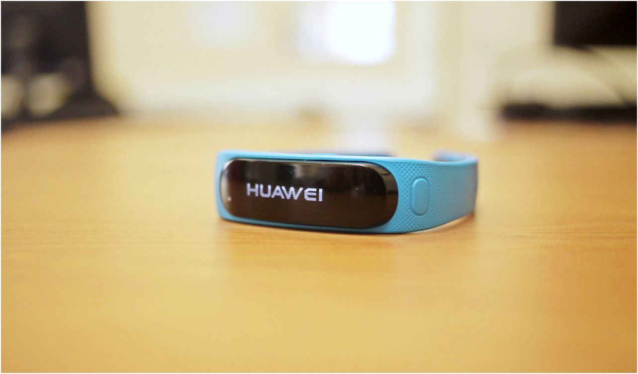 Обзор фитнес-браслета Huawei TalkBand B1: а поговорить?
