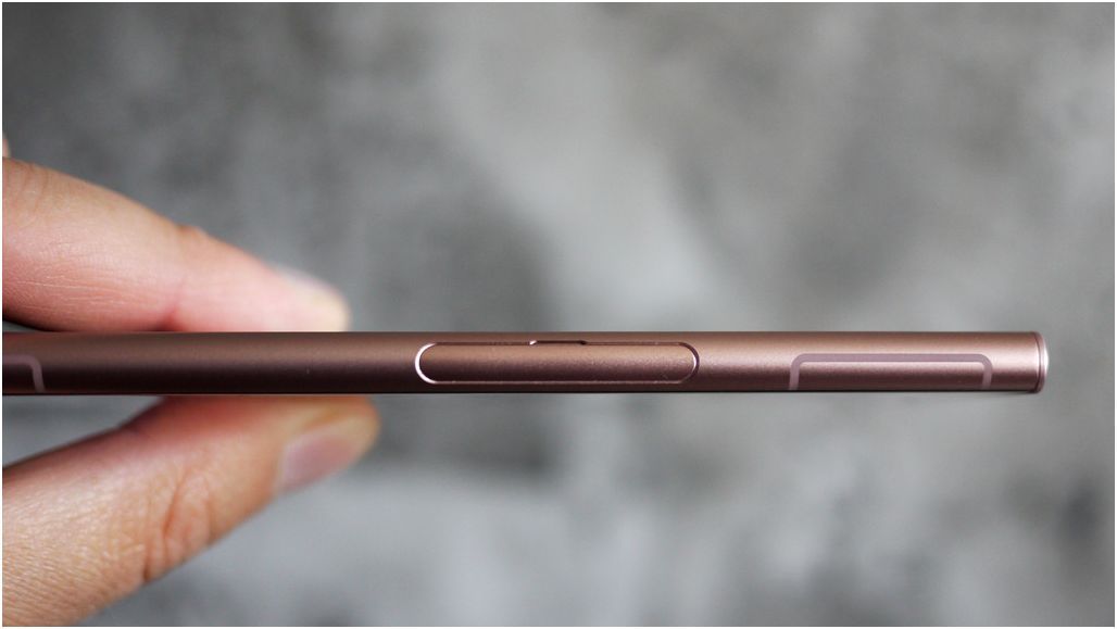 Обзор смартфона Sony Xperia XZ1: верность стилю