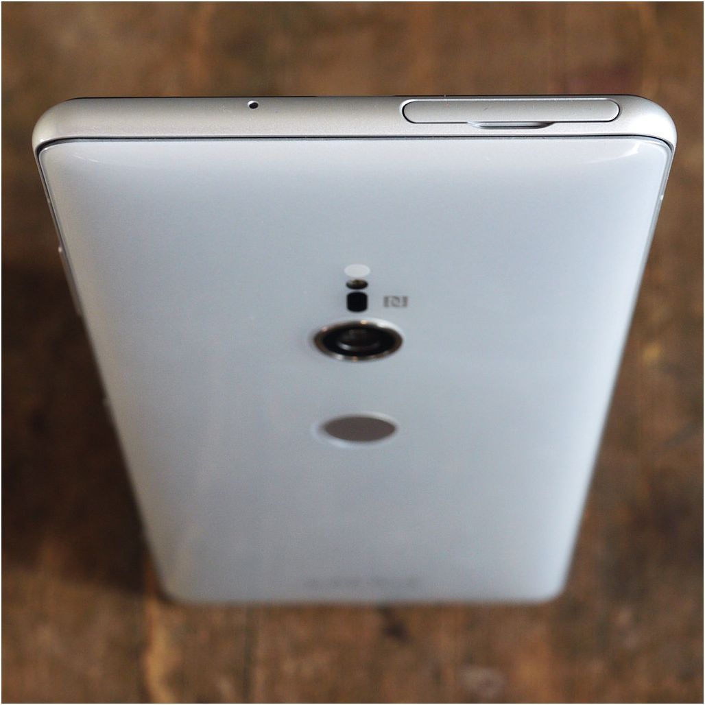 Обзор смартфона Sony Xperia XZ3: OLED в чувствительных рамках