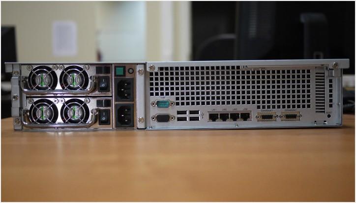 Обзор системы хранения данных Synology RS3413xs+