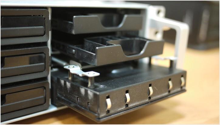 Обзор системы хранения данных Synology RS3413xs+