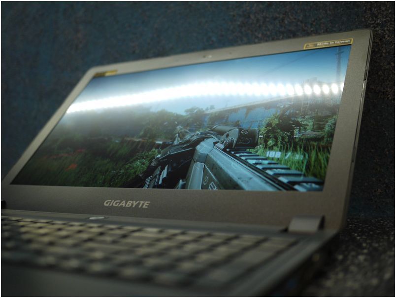 Геймер в деловом костюме. Обзор ноутбука Gigabyte P35K
