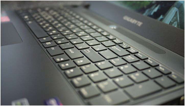 Геймер в деловом костюме. Обзор ноутбука Gigabyte P35K