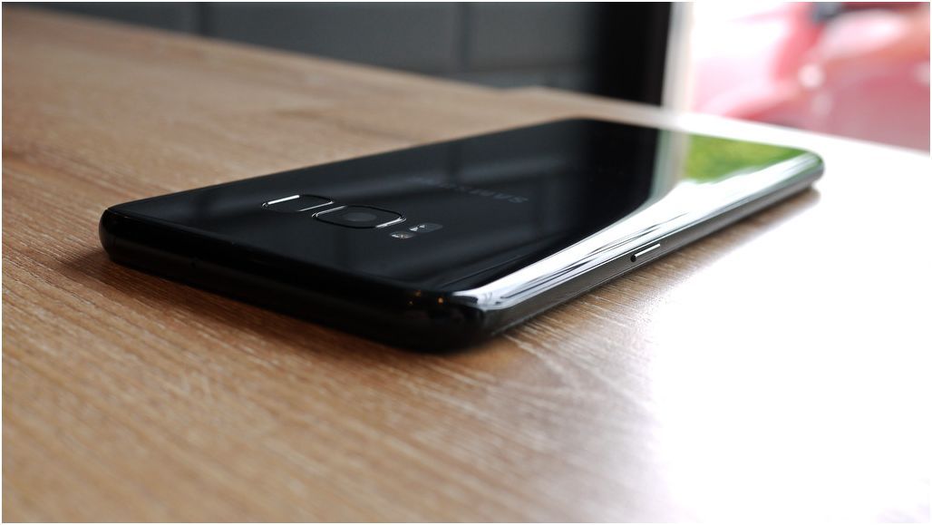Обзор смартфона Samsung Galaxy S8+: выходя за рамки