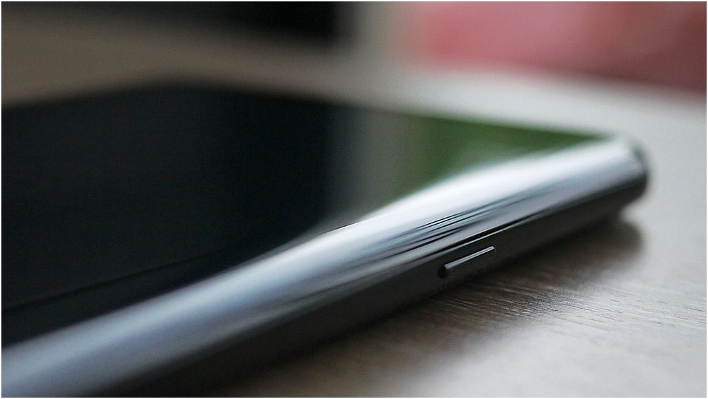 Обзор смартфона Samsung Galaxy S8+: выходя за рамки