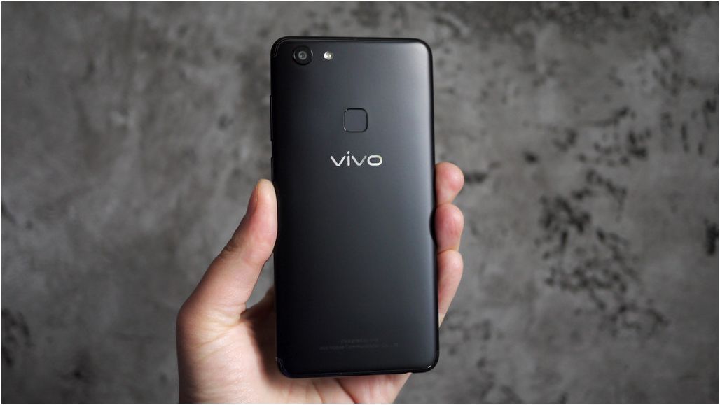 Обзор смартфона Vivo V7: селфифон в новых пропорциях