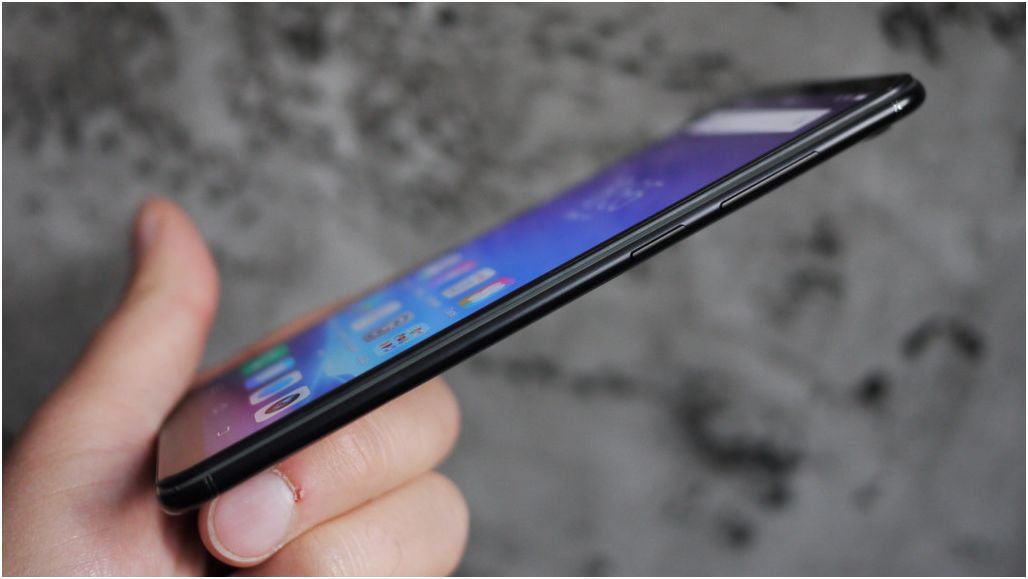 Обзор смартфона Vivo V7: селфифон в новых пропорциях