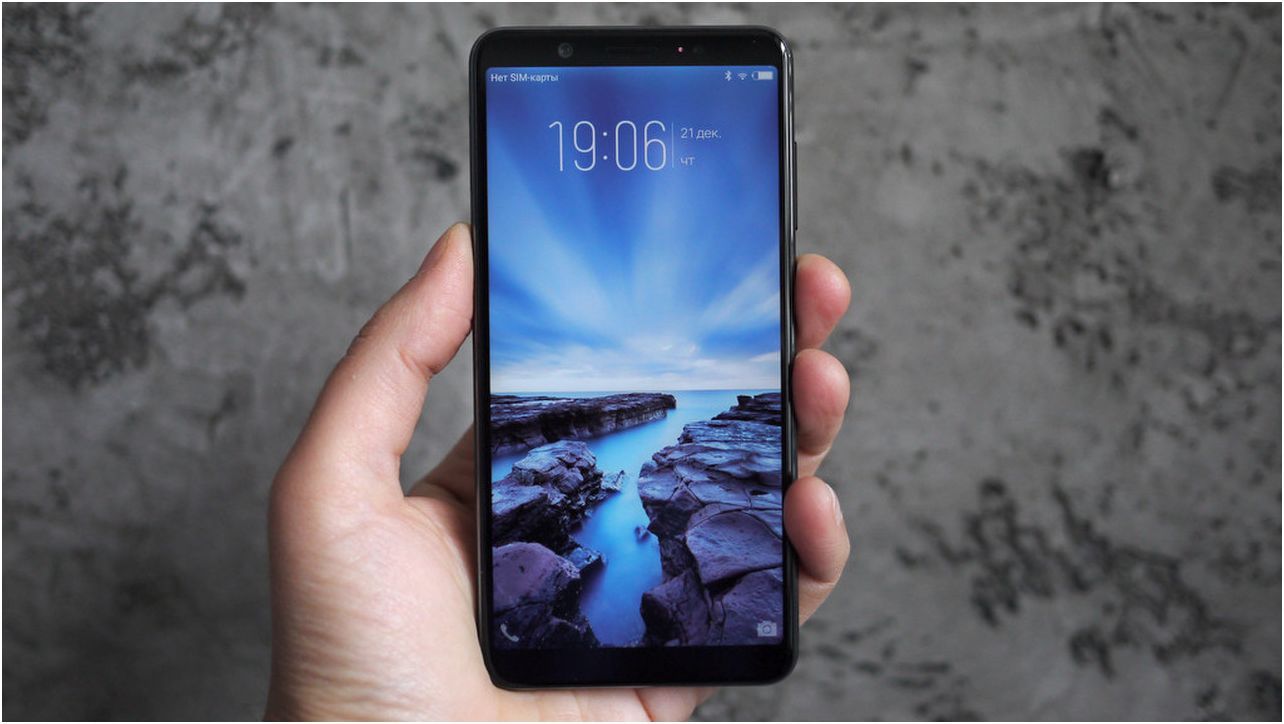 Обзор смартфона Vivo V7: селфифон в новых пропорциях