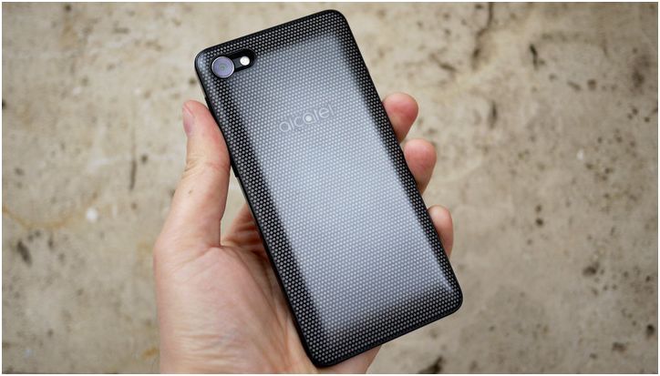 Обзор смартфона Alcatel A5 LED: карманное светопреДставление