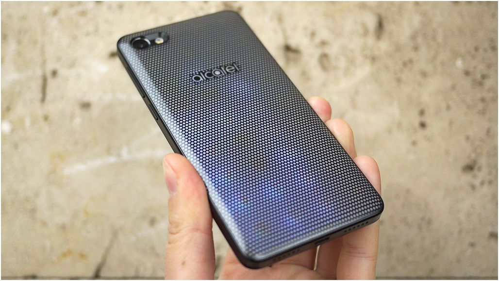 Обзор смартфона Alcatel A5 LED: карманное светопреДставление
