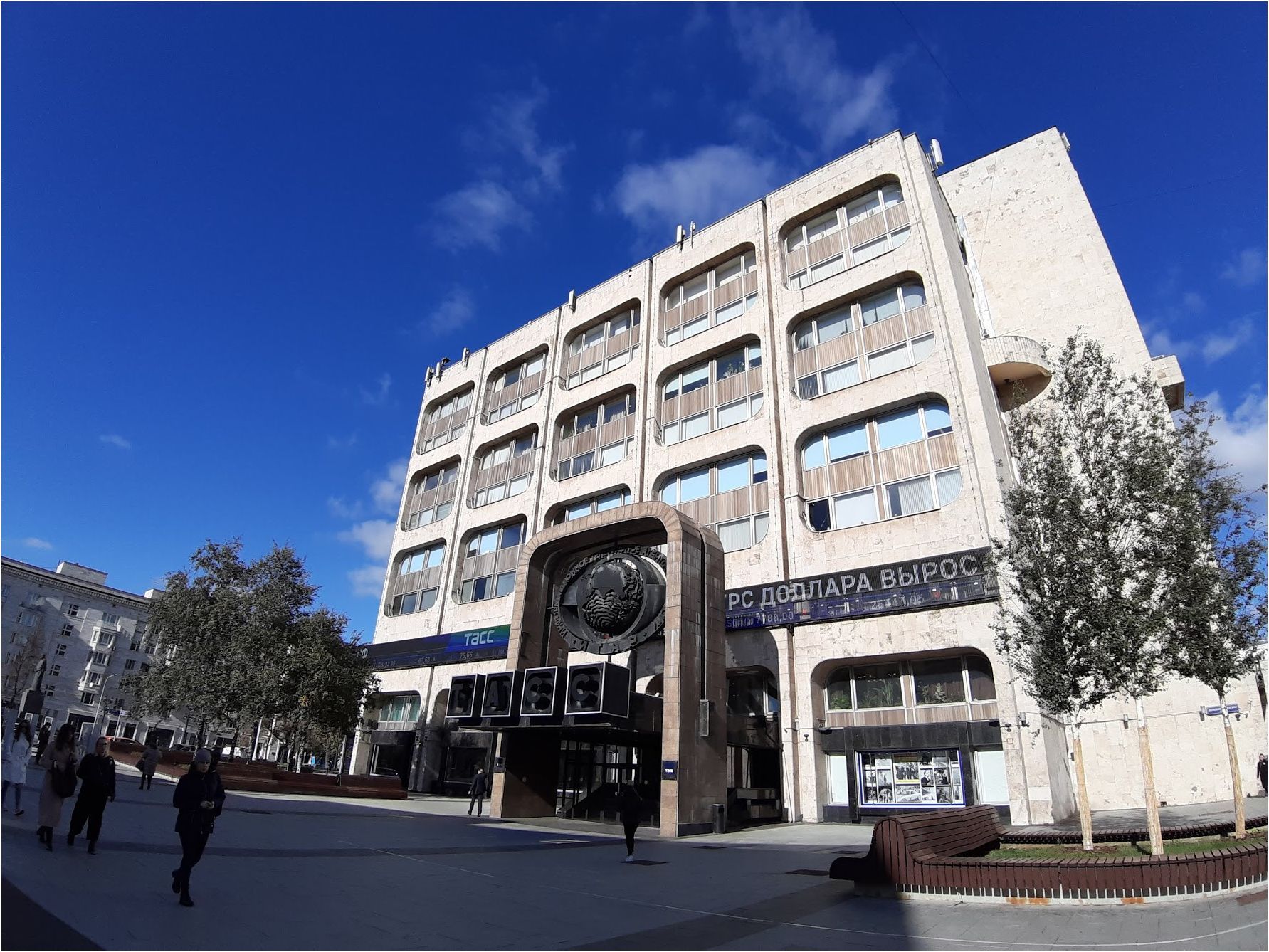 Обзор Samsung Galaxy A7 2018: не "золотая" середина с необычной камерой