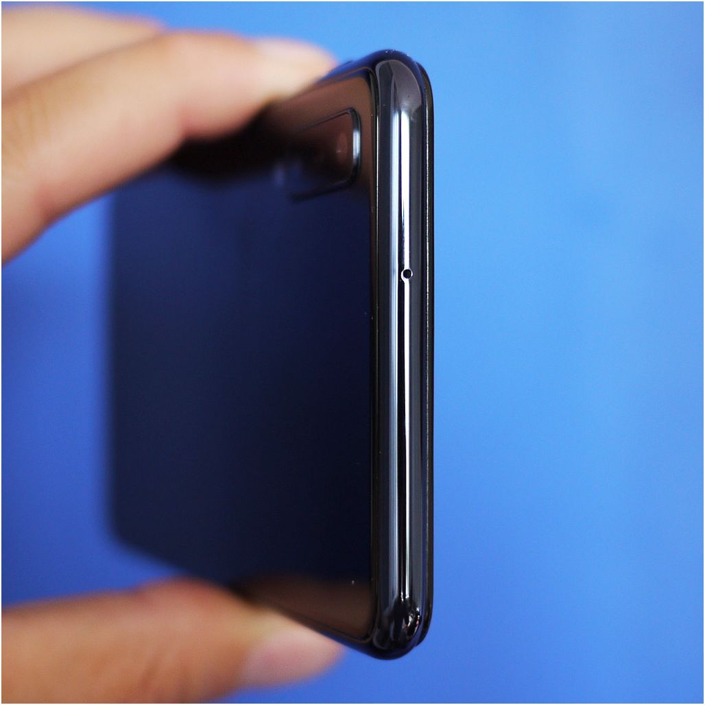 Обзор Samsung Galaxy A7 2018: не "золотая" середина с необычной камерой