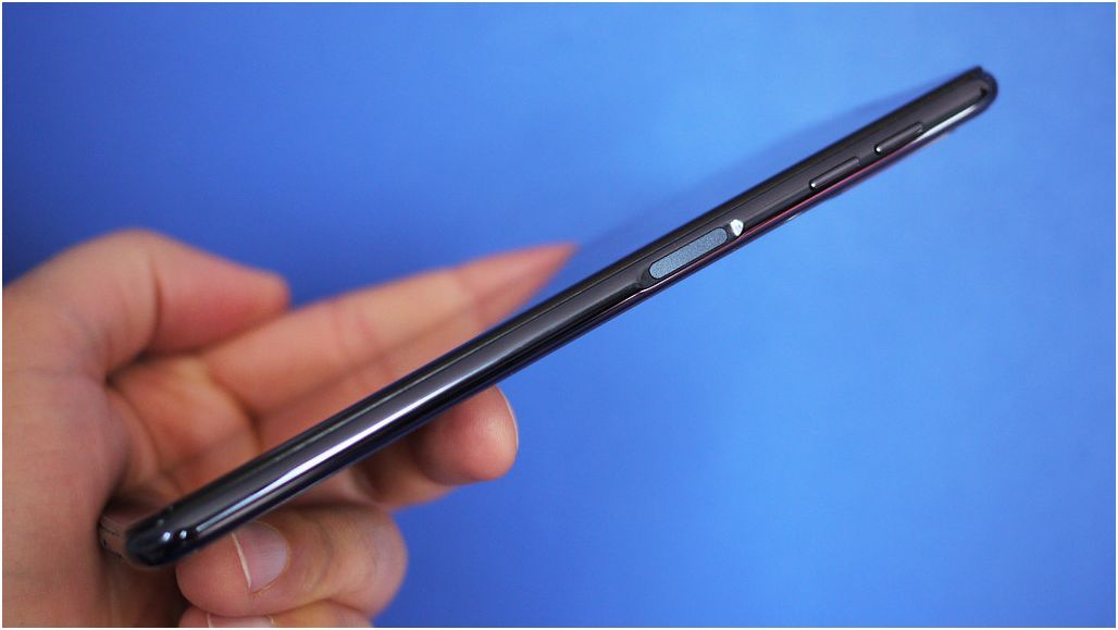 Обзор Samsung Galaxy A7 2018: не "золотая" середина с необычной камерой