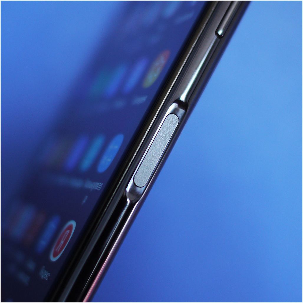 Обзор Samsung Galaxy A7 2018: не "золотая" середина с необычной камерой