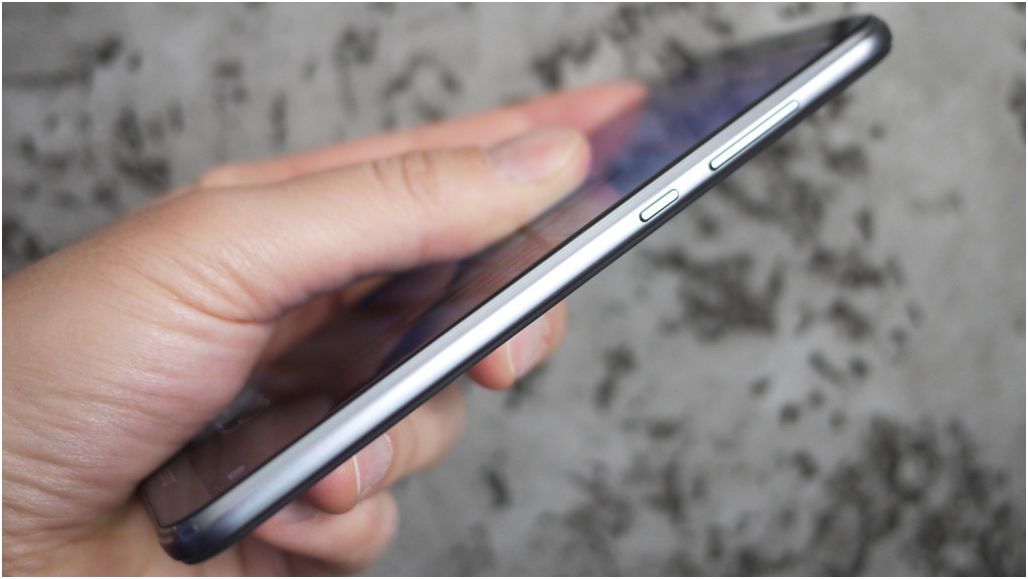 Обзор смартфона Honor 9 Lite: середнячок без лишнего "сахара"