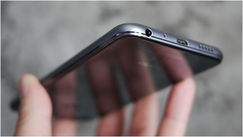 Обзор смартфона Honor 9 Lite: середнячок без лишнего "сахара"