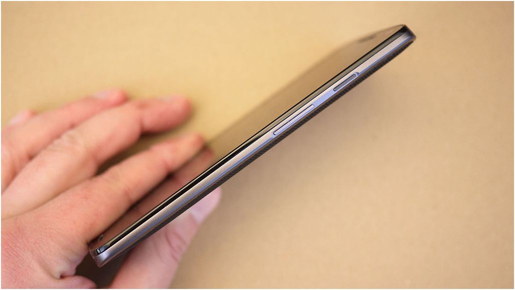 Обзор смартфона Moto X Force: сильнодействующий успокоитель (обзор, смартфона, moto, force, сильнодействующий) Обзор смартфона Moto X Force: сильнодействующий успокоитель