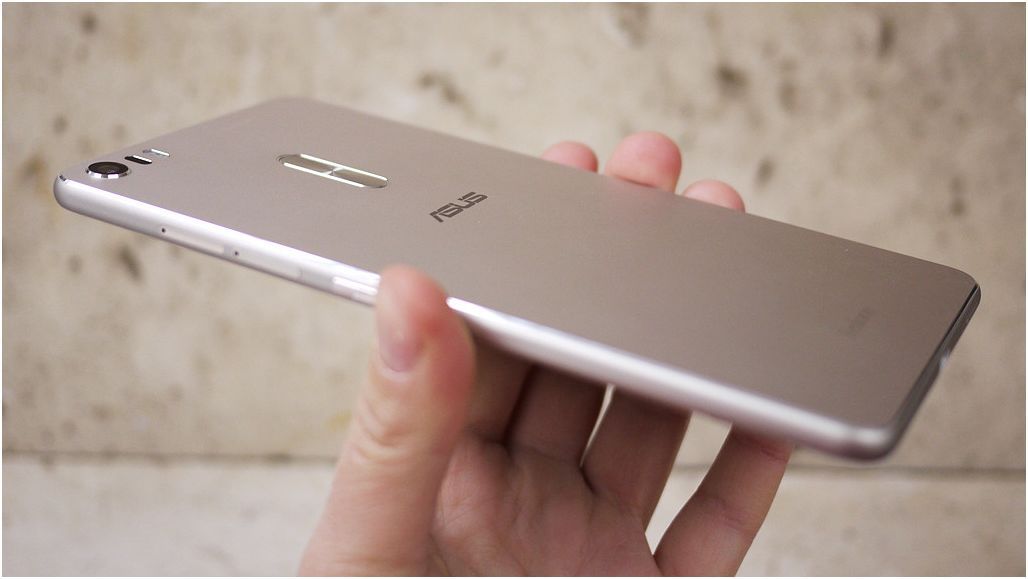 Обзор смартфона Asus ZenFone 3 Ultra: великан для игр и видео