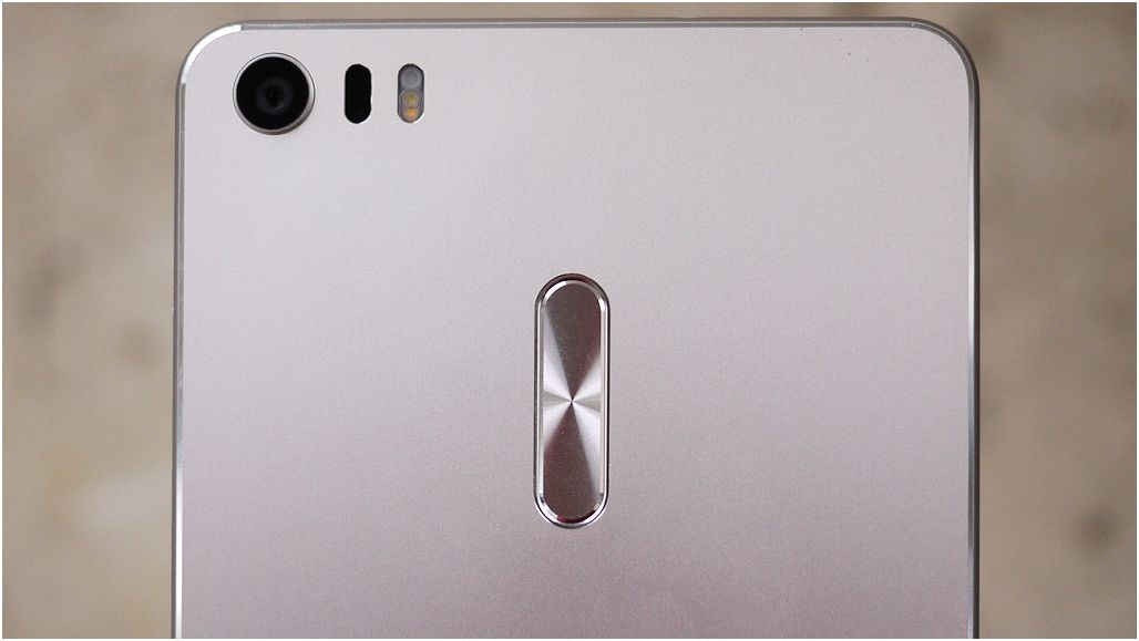 Обзор смартфона Asus ZenFone 3 Ultra: великан для игр и видео