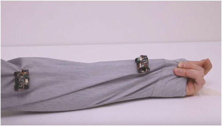 Гаджеты за неделю: от самого маленького смартфона до дронов-полицейских