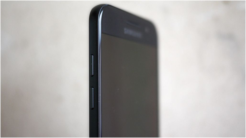 Обзор смартфона Samsung Galaxy A3 (2017): красивый, компактный, водозащищенный (обзор, смартфона, samsung, galaxy) Обзор смартфона Samsung Galaxy A3 (2017): красивый, компактный, водозащищенный