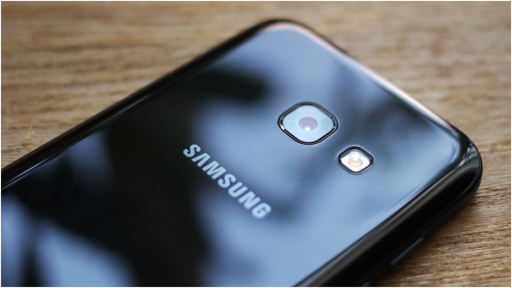Обзор смартфона Samsung Galaxy A3 (2017): красивый, компактный, водозащищенный (обзор, смартфона, samsung, galaxy) Обзор смартфона Samsung Galaxy A3 (2017): красивый, компактный, водозащищенный
