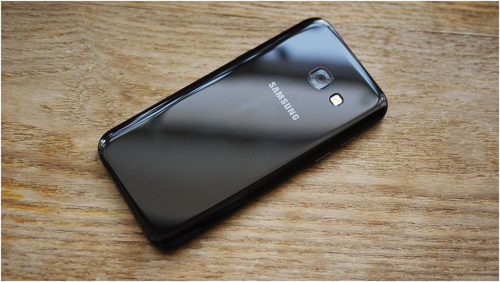 Обзор смартфона Samsung Galaxy A3 (2017): красивый, компактный, водозащищенный (обзор, смартфона, samsung, galaxy) Обзор смартфона Samsung Galaxy A3 (2017): красивый, компактный, водозащищенный