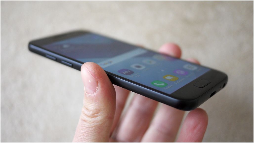 Обзор смартфона Samsung Galaxy A3 (2017): красивый, компактный, водозащищенный (обзор, смартфона, samsung, galaxy) Обзор смартфона Samsung Galaxy A3 (2017): красивый, компактный, водозащищенный