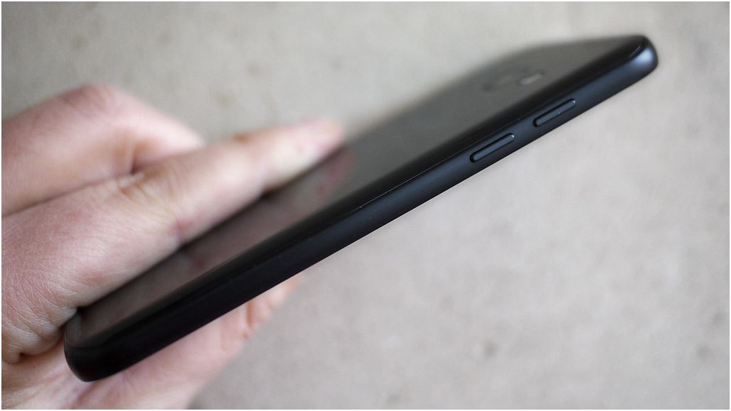 Обзор смартфона Samsung Galaxy A3 (2017): красивый, компактный, водозащищенный (обзор, смартфона, samsung, galaxy) Обзор смартфона Samsung Galaxy A3 (2017): красивый, компактный, водозащищенный