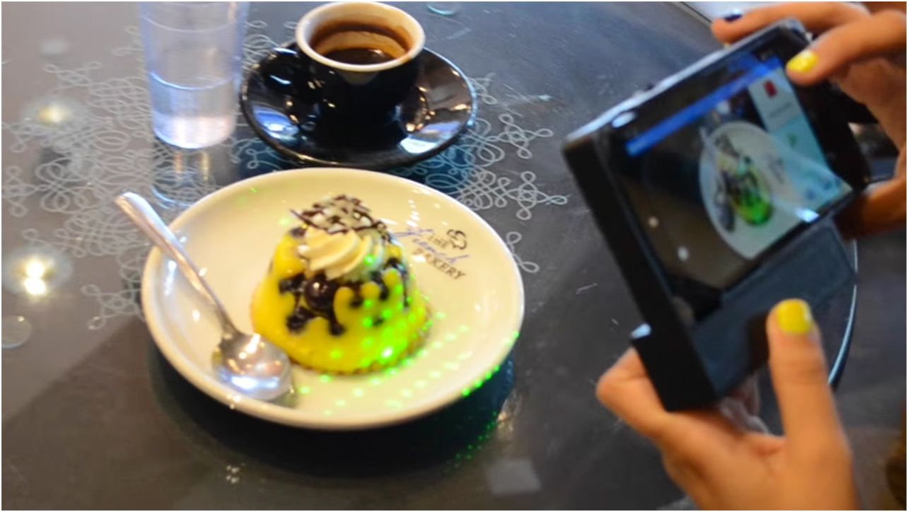 Гаджеты за неделю: от батареи-флакона до самоходной коляски