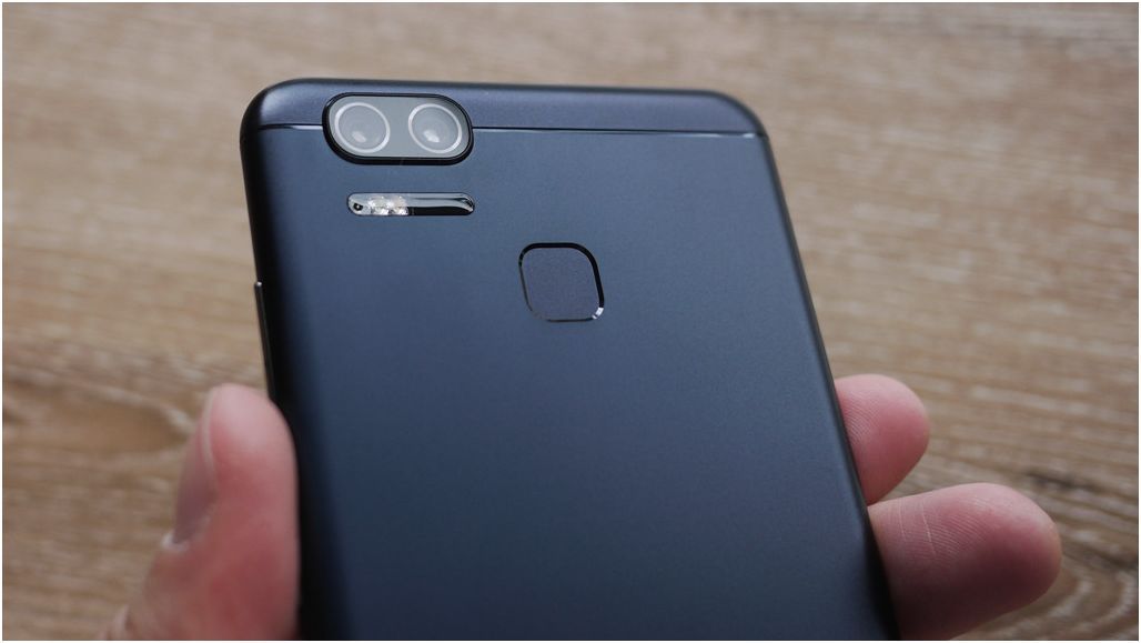 Обзор смартфона Asus ZenFone 3 Zoom: двухкамерный "долгожитель"