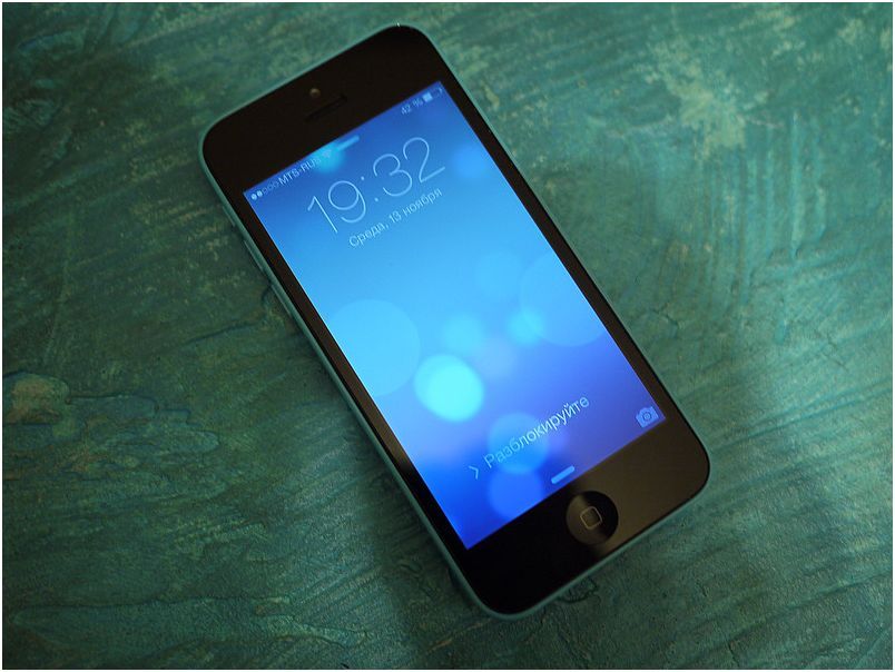 Пластмассовая жизнь. Обзор смартфона iPhone 5c