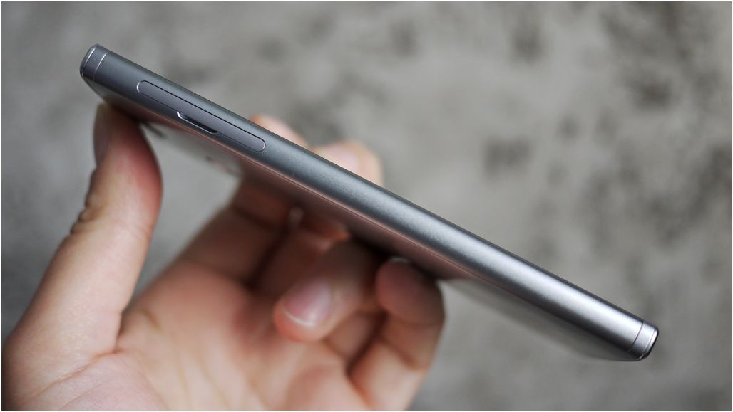 Обзор смартфона Sony Xperia XA2: камерная "классика"