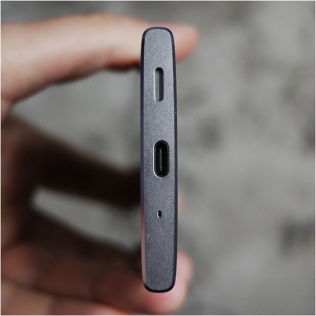 Обзор смартфона Sony Xperia XA2: камерная "классика"