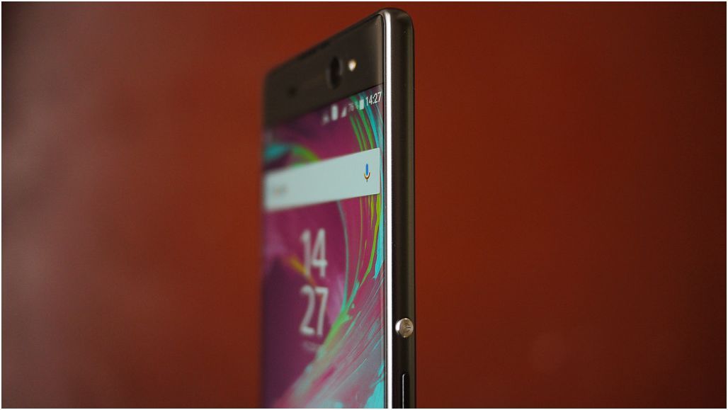 Обзор Sony Xperia XA Ultra: мастер ночного автопортрета