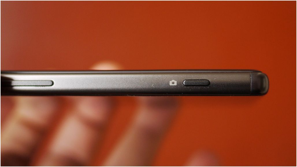 Обзор Sony Xperia XA Ultra: мастер ночного автопортрета