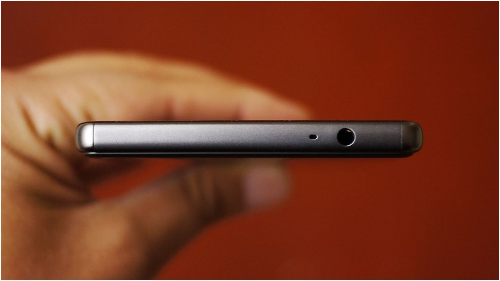 Обзор Sony Xperia XA Ultra: мастер ночного автопортрета