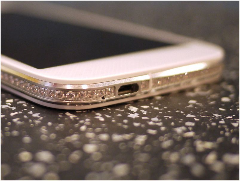 Гламур в сахаре. Обзор Android-смартфона Sugar