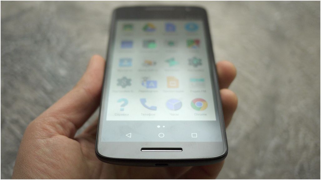 Обзор смартфона Moto X Play: долгожитель, меняющий внешность