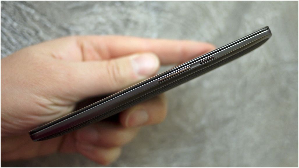 Обзор смартфона Moto X Play: долгожитель, меняющий внешность